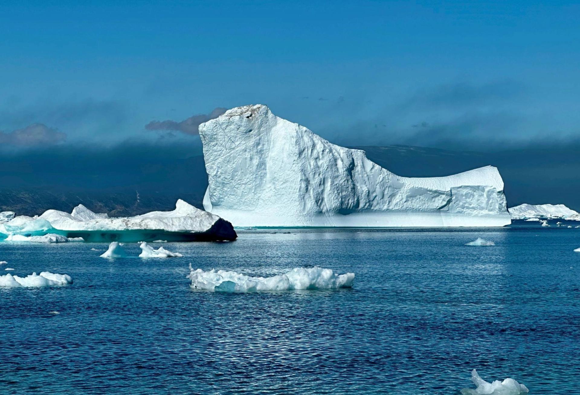 Part of Greenland's ice sheet melting