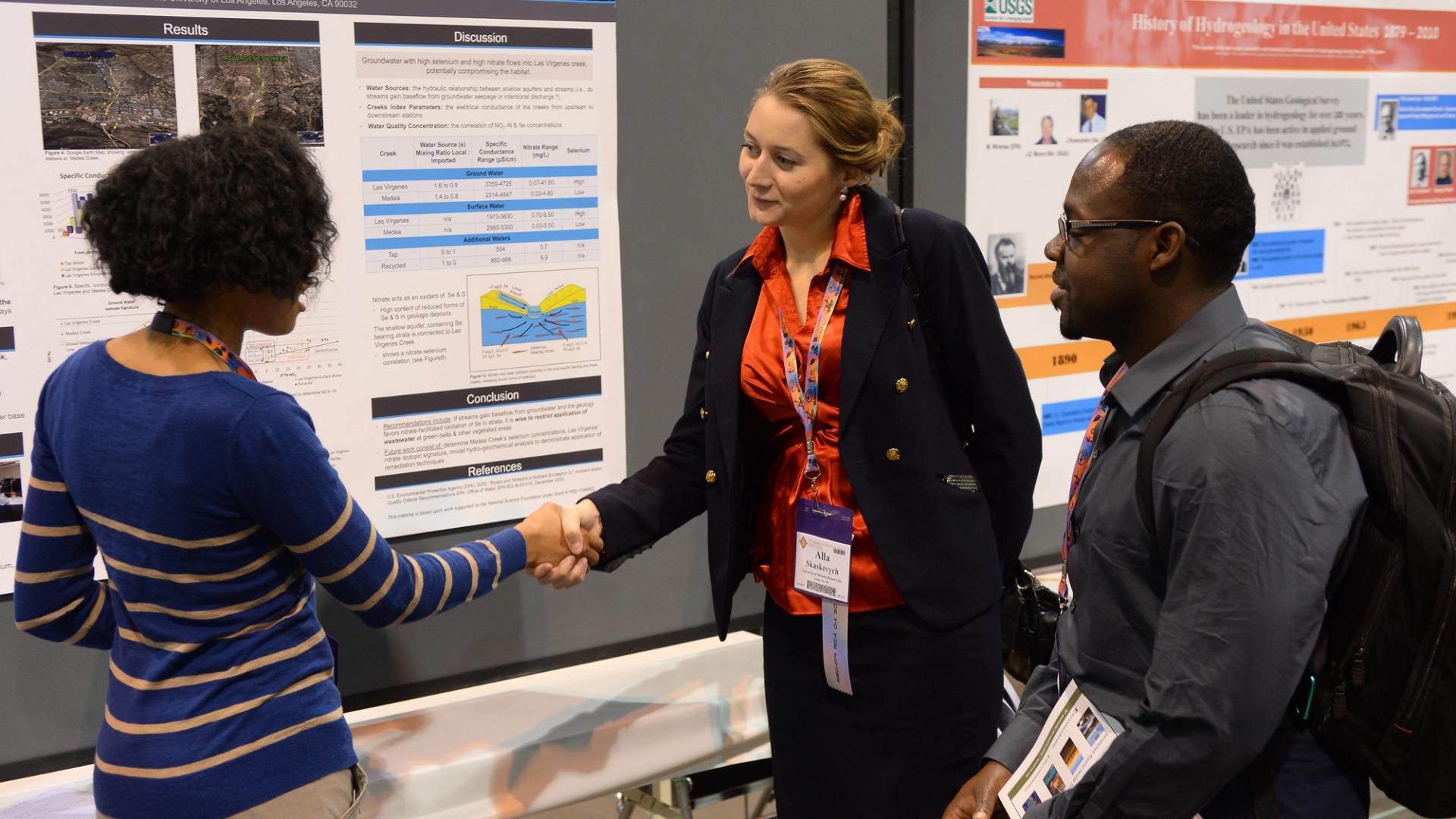 Poster presenter shaking hands with another meeting attendee at GSA Connects meeting