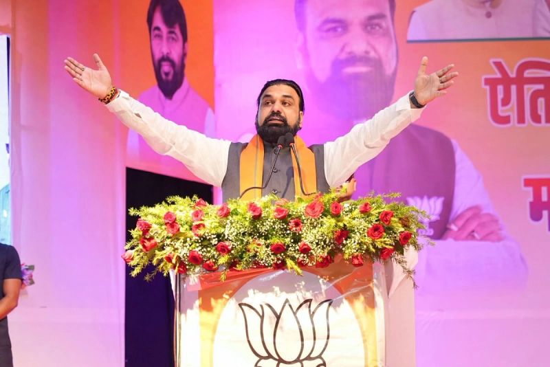 पटना के श्रीकृष्ण मेमोरियल हॉल में वित्तरहित शिक्षक अभिनंदन समारोह में उपमुख्यमंत्री सम्राट चौधरी का शिक्षकों द्वारा स्वागत