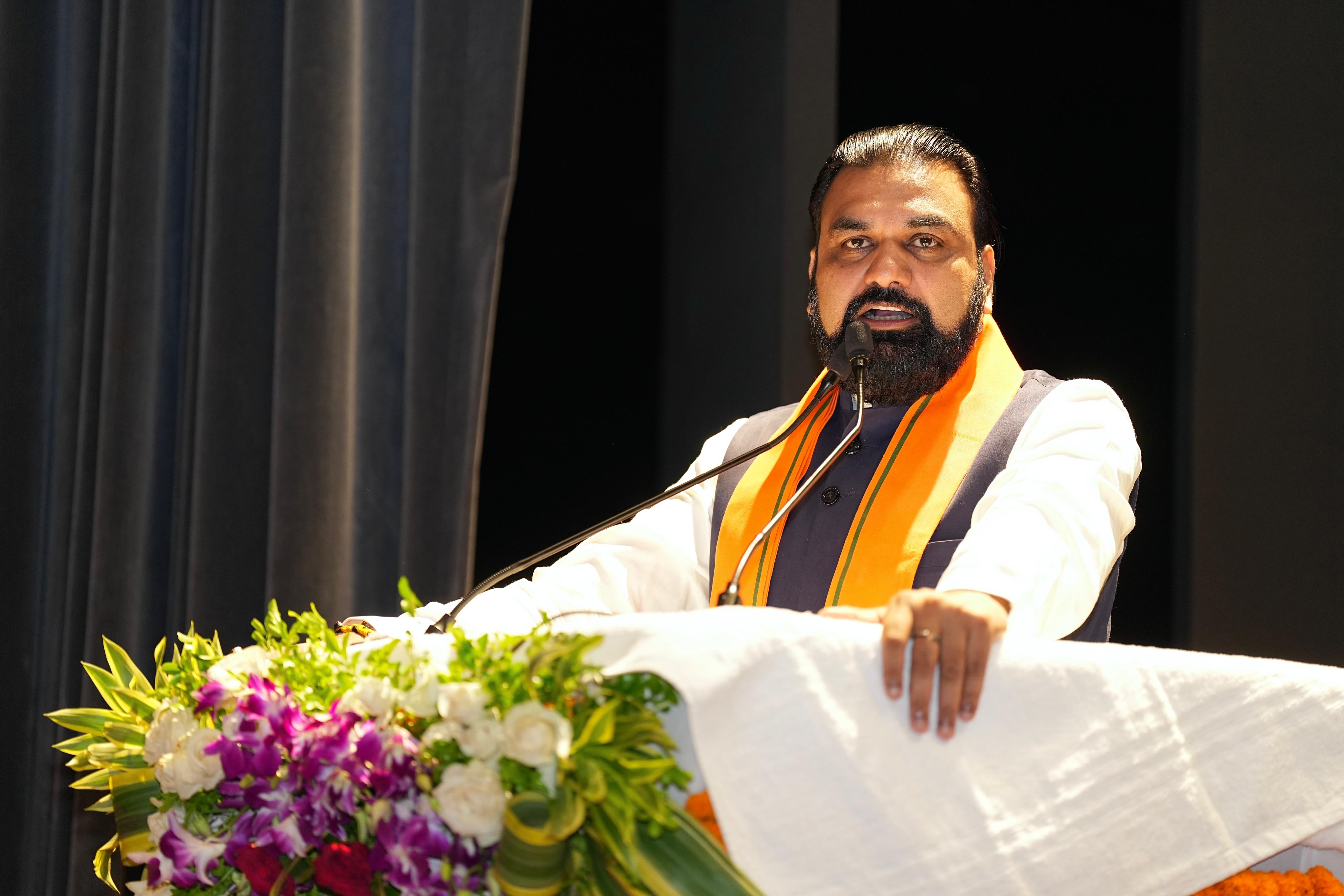 सम्राट चौधरी फैन क्लब द्वारा बनाया गया प्रचार ग्राफिक — मुख्यमंत्री सम्राट चौधरी के साथ महिला हॉकी टीम की तस्वीर  2030 महिला हॉकी वर्ल्ड कप बिहार में कराए जाने की घोषणा को लेकर