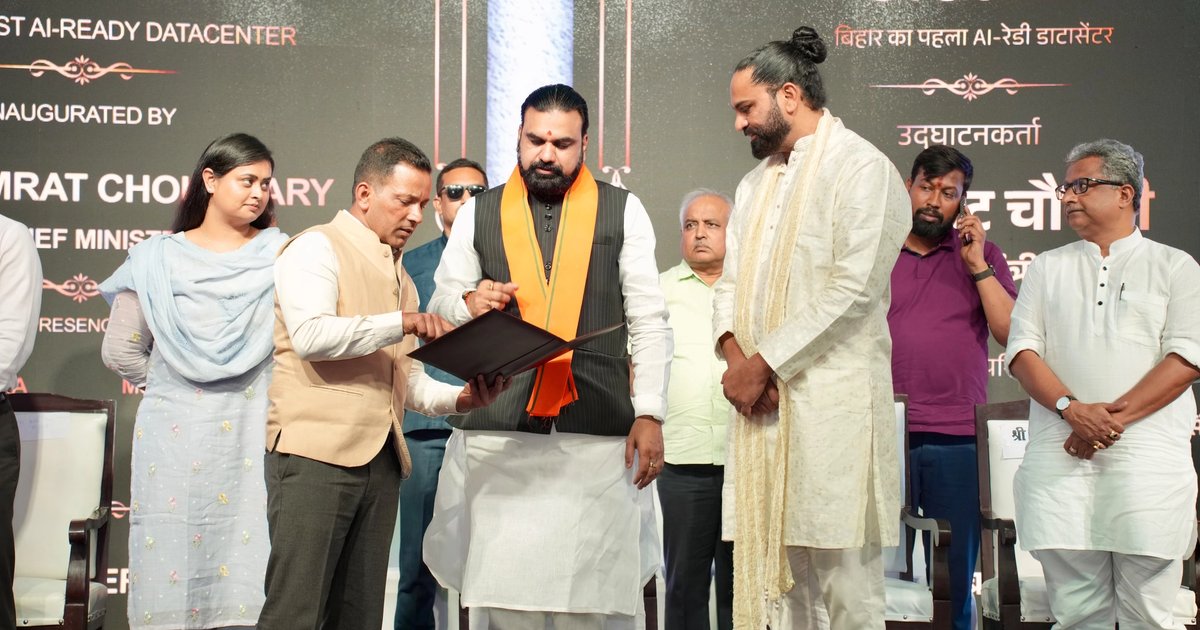 पटना के पाटलिपुत्र औद्योगिक क्षेत्र में CtrlS के 12 मेगावाट क्षमता वाले डेटा सेंटर का उद्घाटन और ₹10,000 करोड़ के निवेश के MoU पर हस्ताक्षर