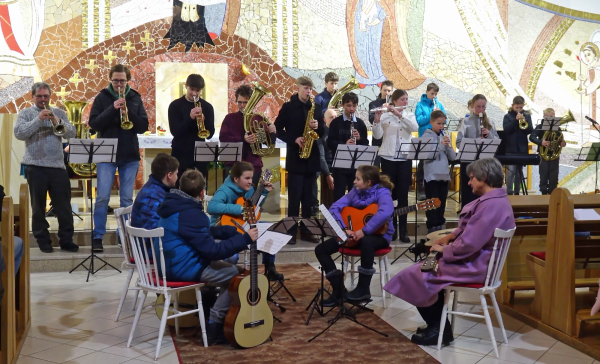 Adventní koncert v kostele P. M. Karmelské v Karolince