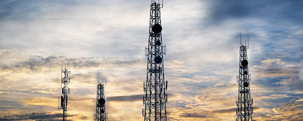 Sharing Without Daring: Dynamic Spectrum Sharing With Certainty of Access