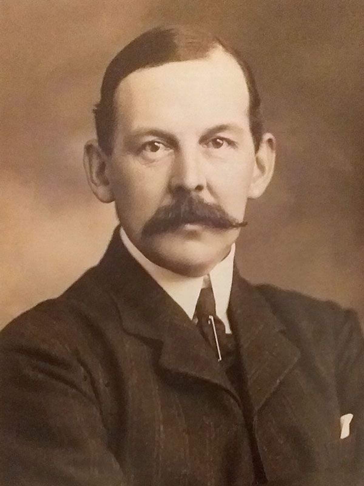 Herbert Fowler image