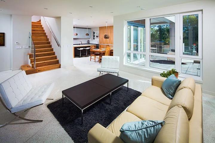 1404 Calgary gallery image 3