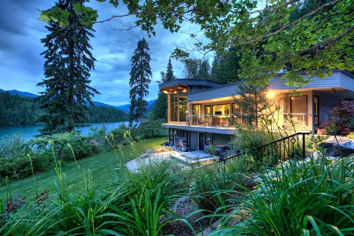 Riverfront in Revelstoke gallery image 1