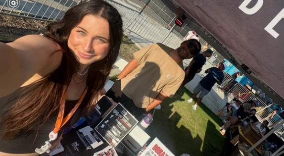 volunteers-of-the-week-maddie-and-mitchell-schulze