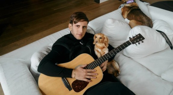 music-helped-saved-illenium-s-life-and-now-he-s-doing-the-same-for-others