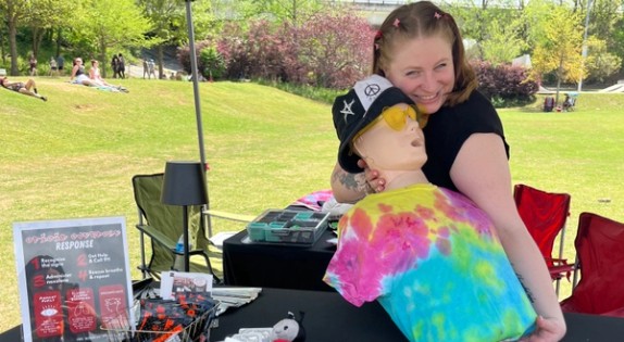 volunteer-of-the-week-magen-white