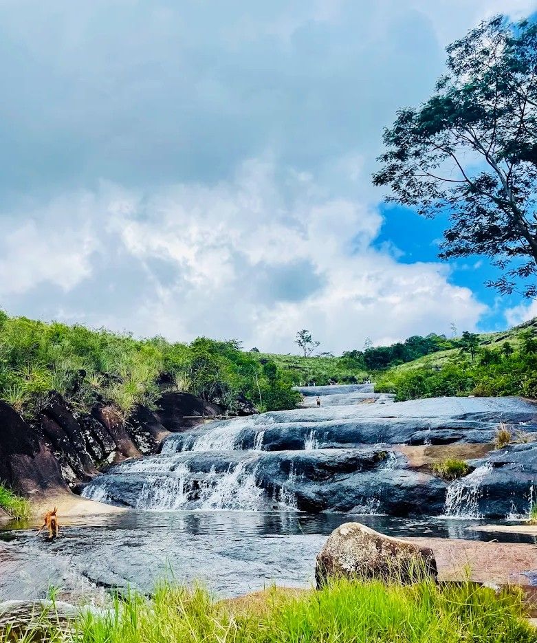 Patna Sliding Rock, Deniyaya: A Local Guide to Sri Lanka's Natural Water Slide