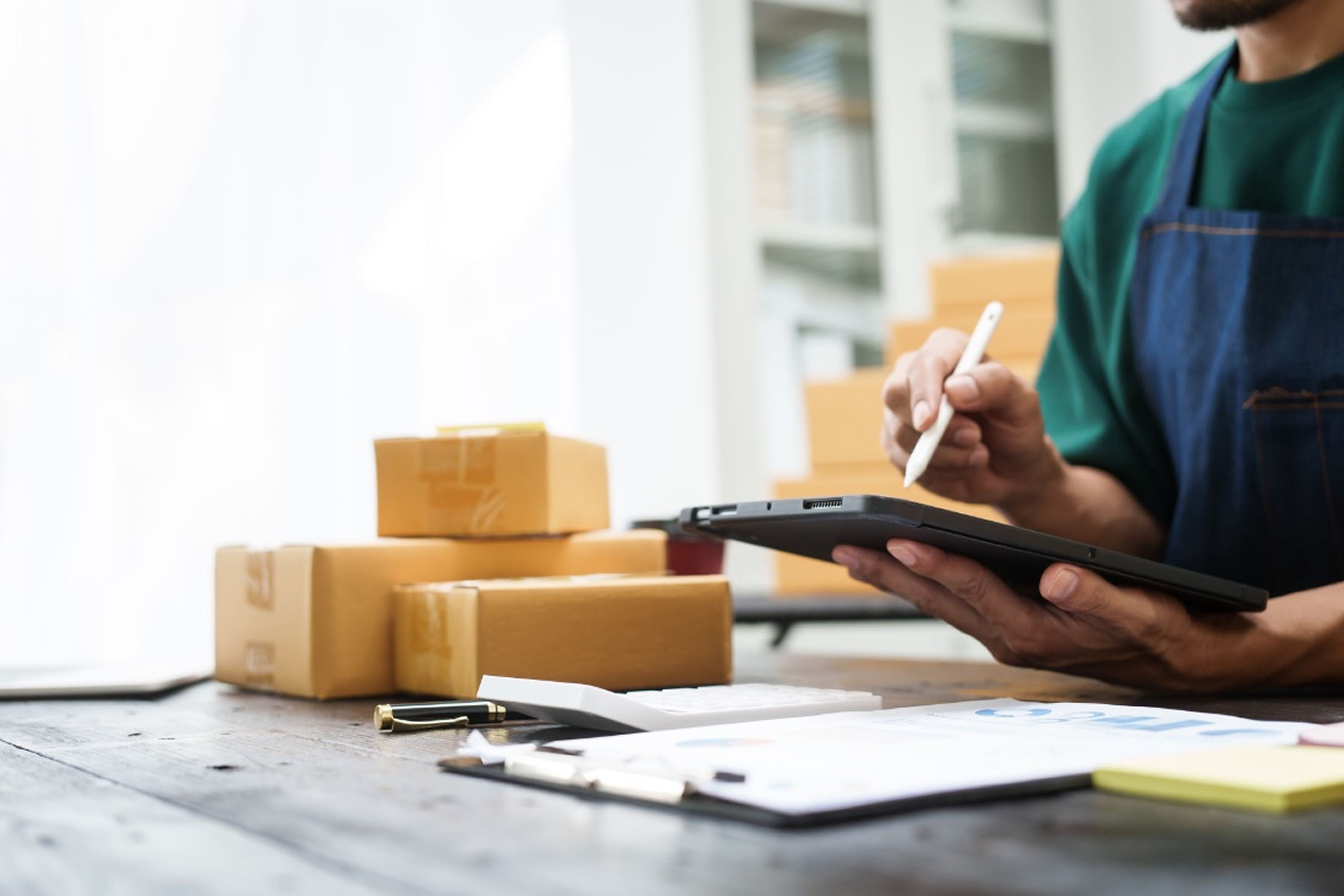 Compare cheap UK parcel delivery prices