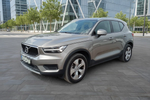 VOLVO XC40 2.0 B3 G Momentum Pro Auto