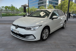 VOLKSWAGEN GOLF Life 1.0 eTSI 81kW (110CV) DSG