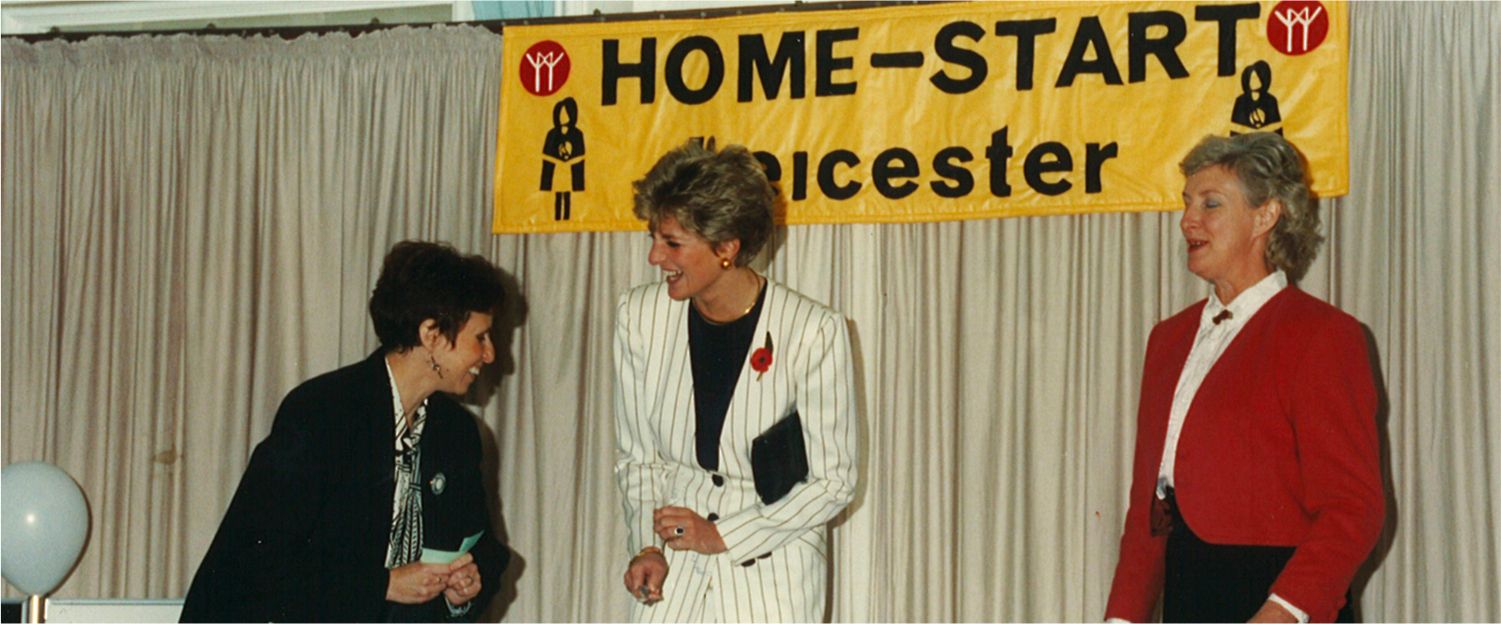 Tre kvinder på scenen under opstarten af Home-Start i Leicester i 1973.