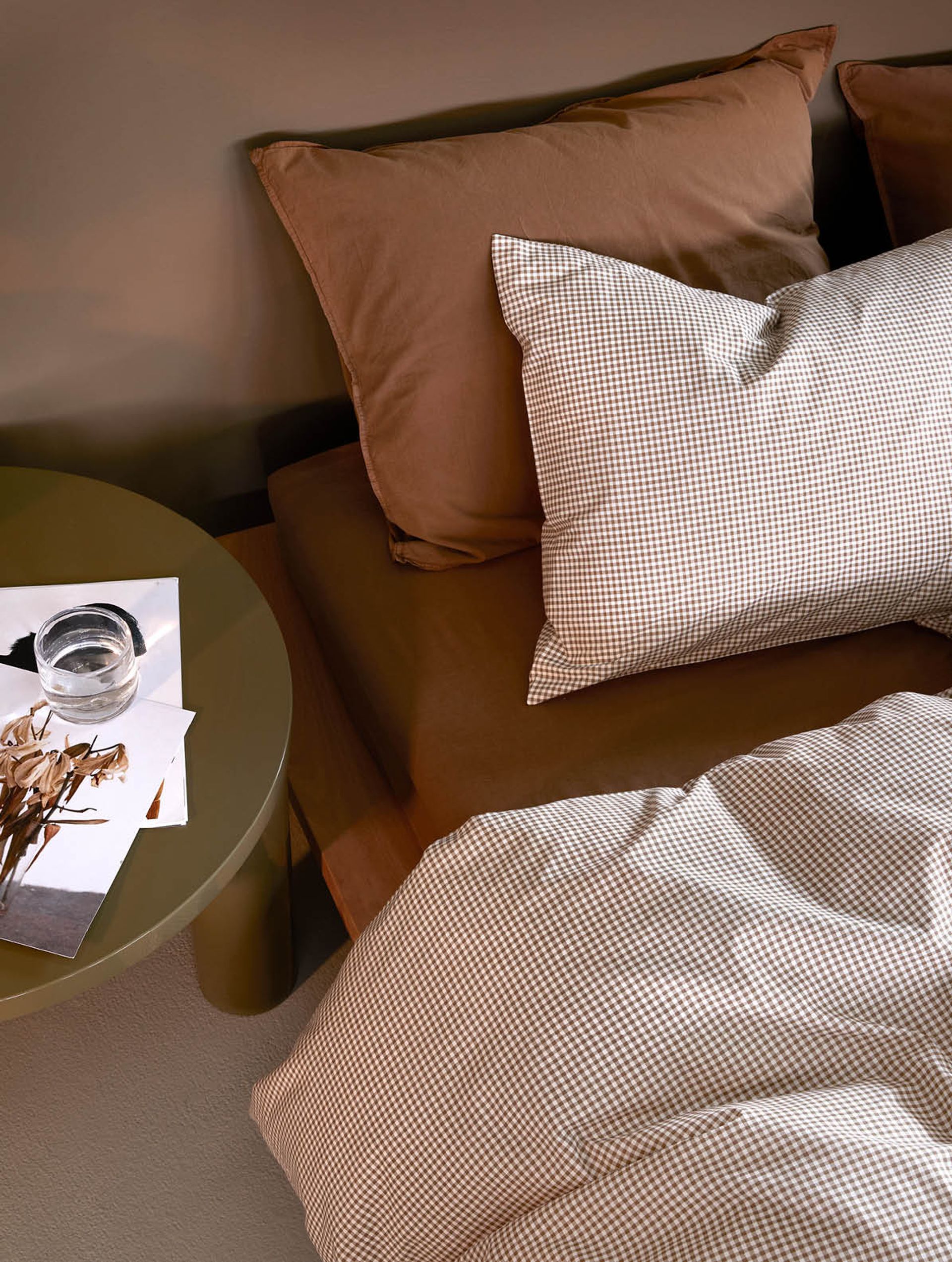 Mykt sengetøy i fargen kanel