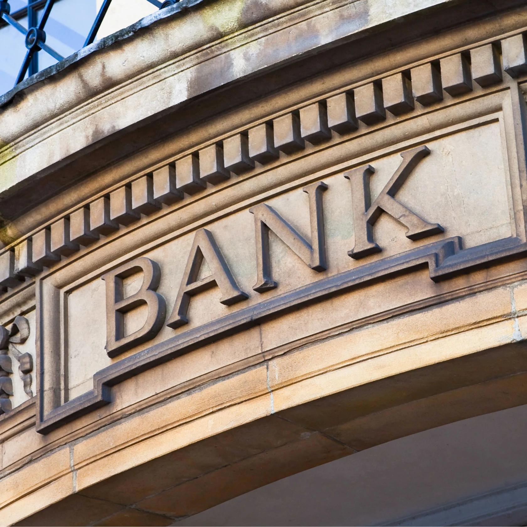 Fintech vs. Banks: What’s the difference and how does Embedded Finance fit in?