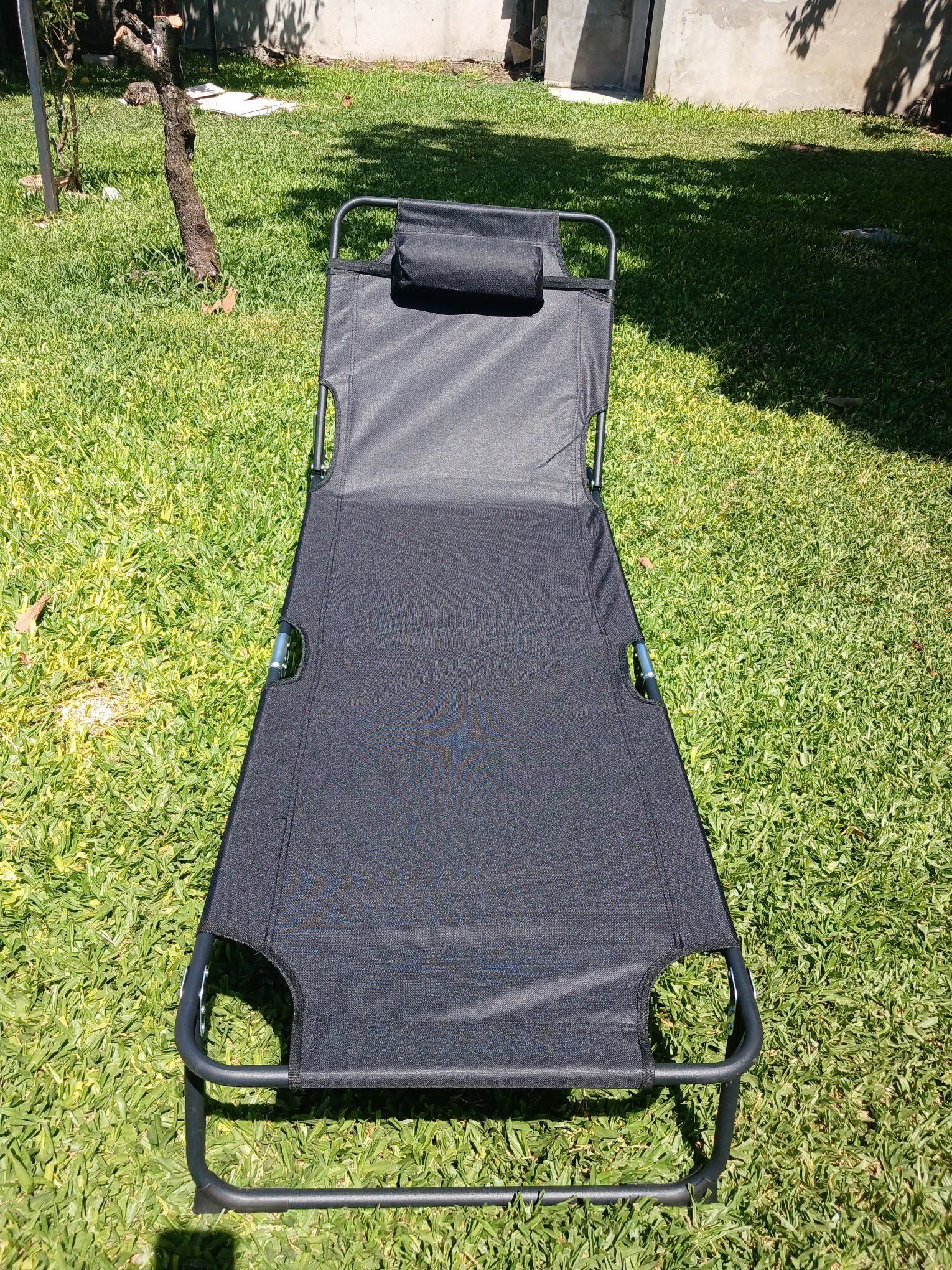 Catre con almohada para camping