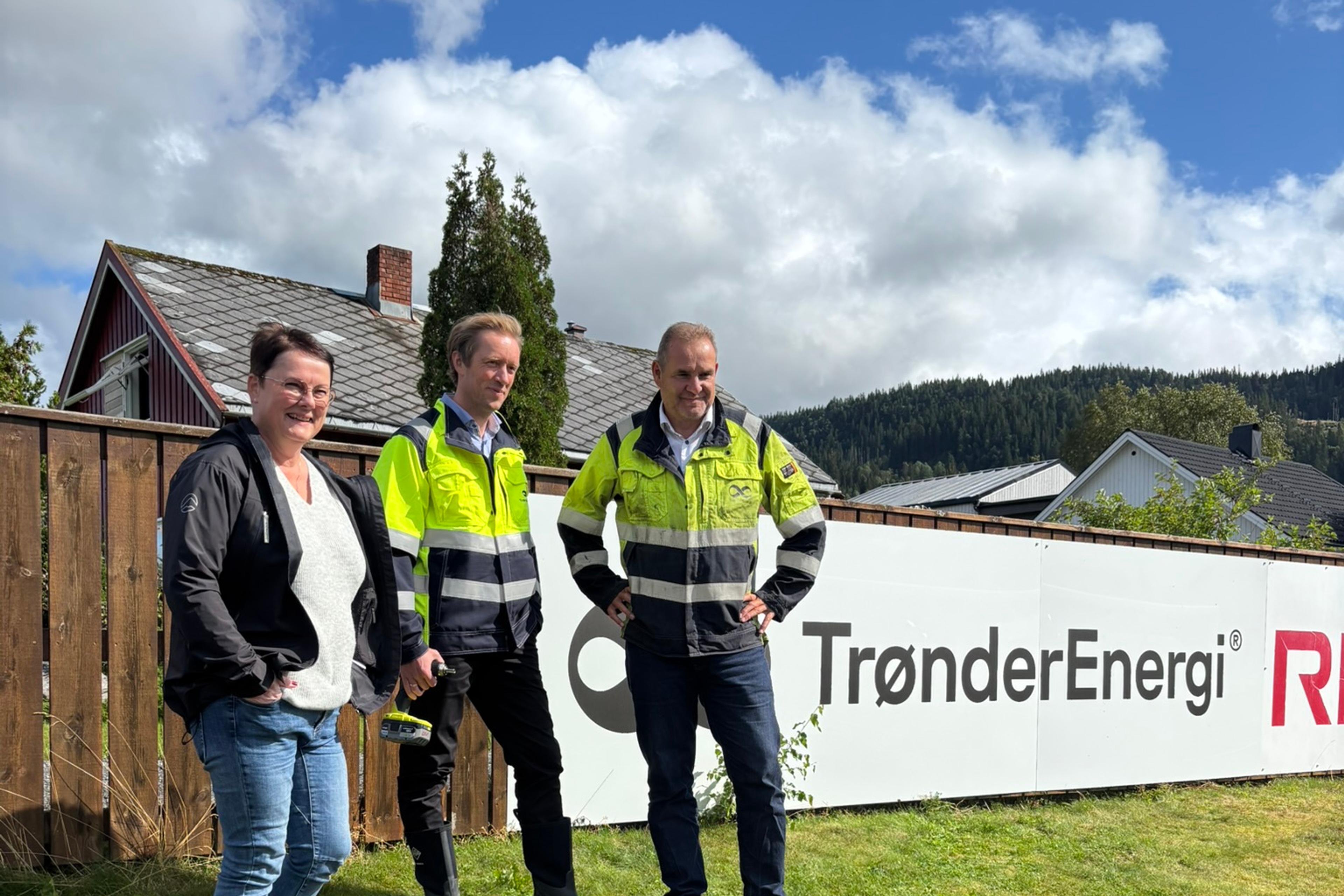 Ordfører i Orkland, Hanne Nyhus, Johan Skjølberg, Orkland Energi, og Ståle Gjersvold, administrerende direktør TrønderEnergi AS
