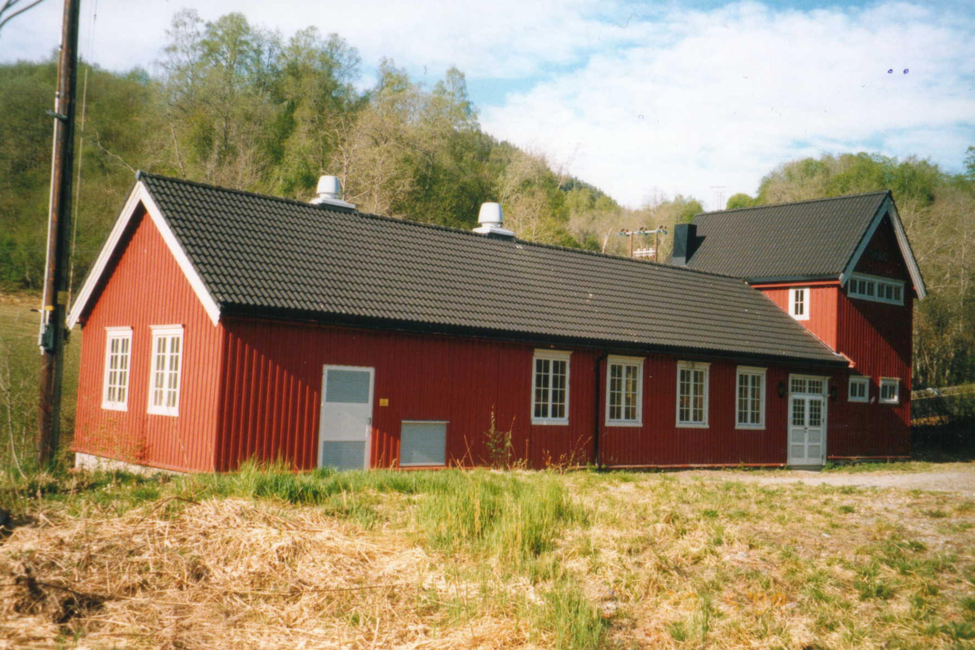 Et bilde av Leirbekken kraftverk fra utsiden