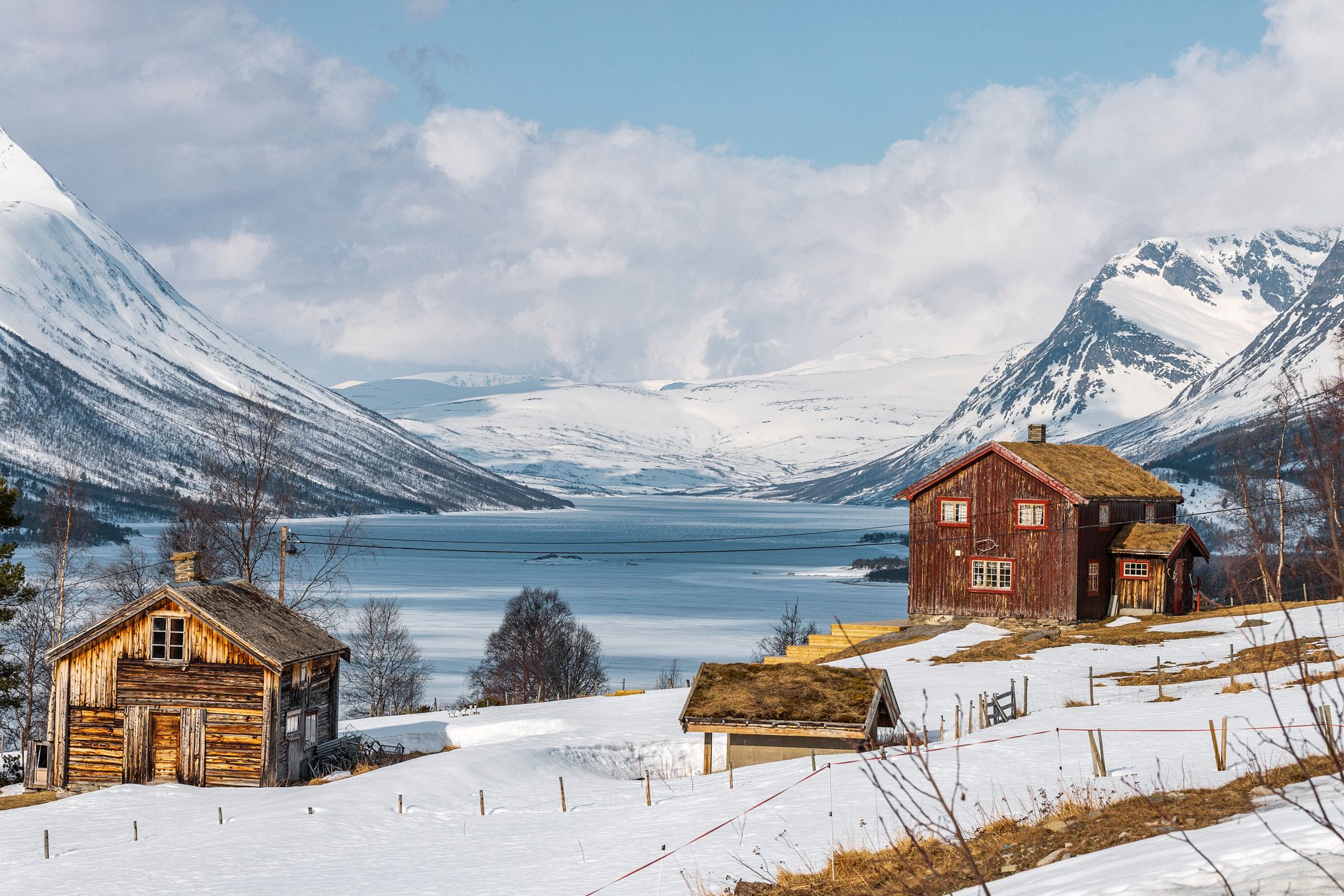 Et tun overfor Gjevilvatnet