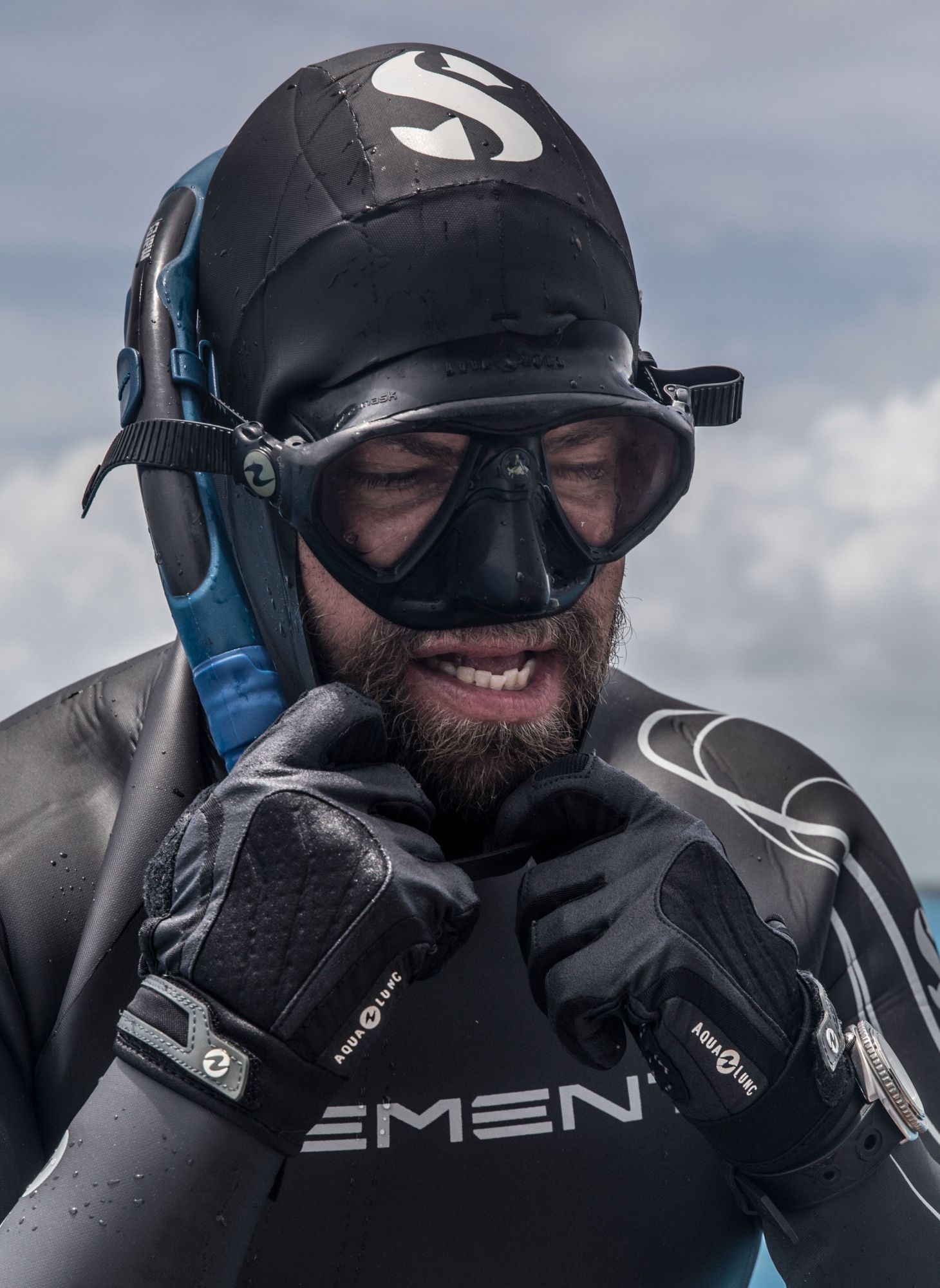Diver with a Super Sea Wolf watch preparing for a dive