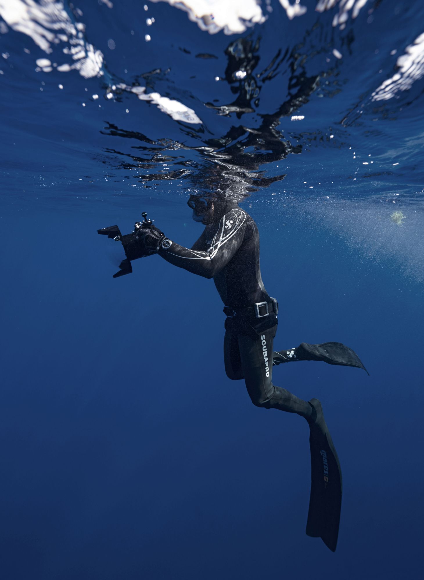 Underwater photographer shooting photos on a dive