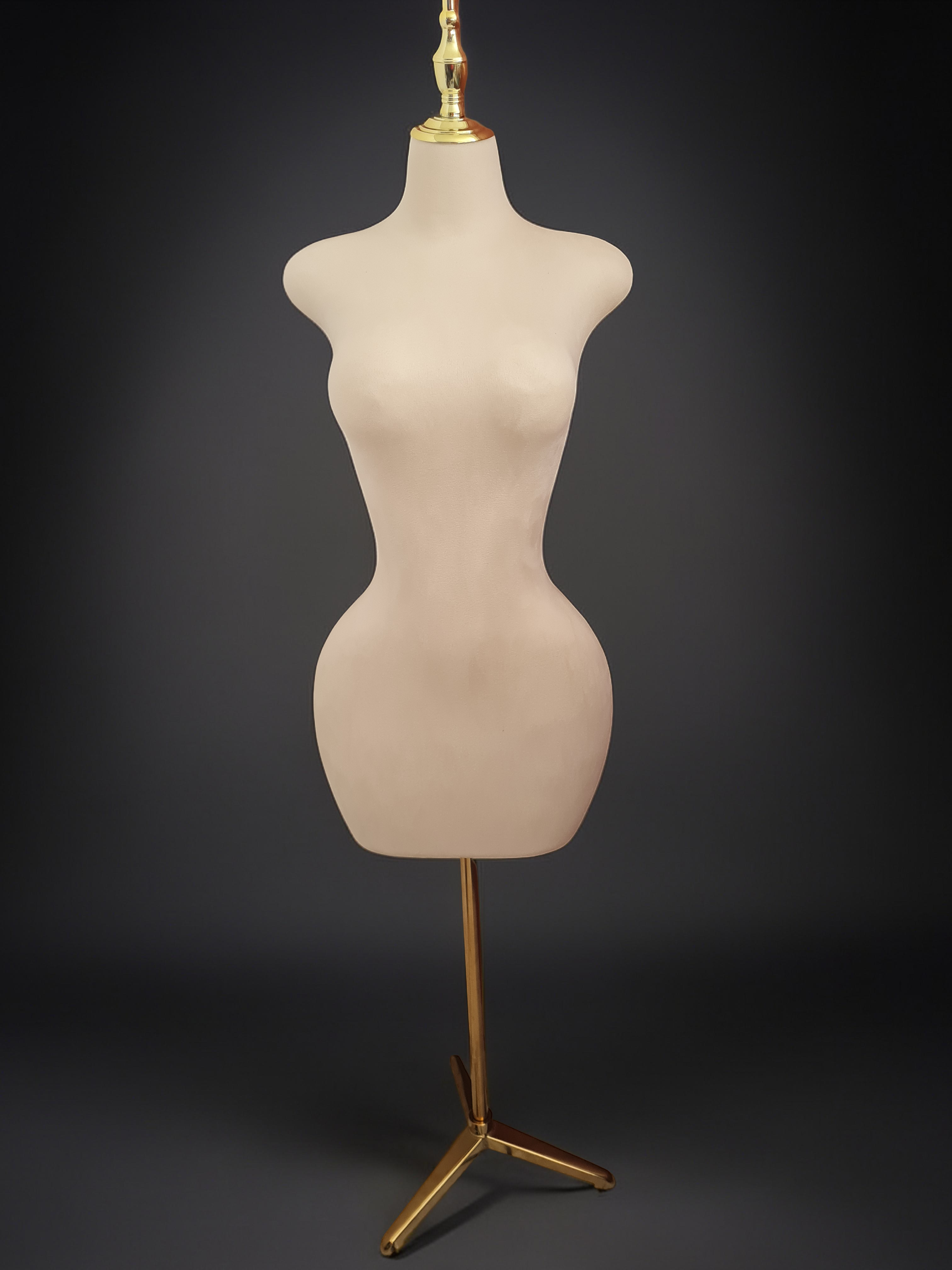 Maniquí de drapeo tela dama buchona