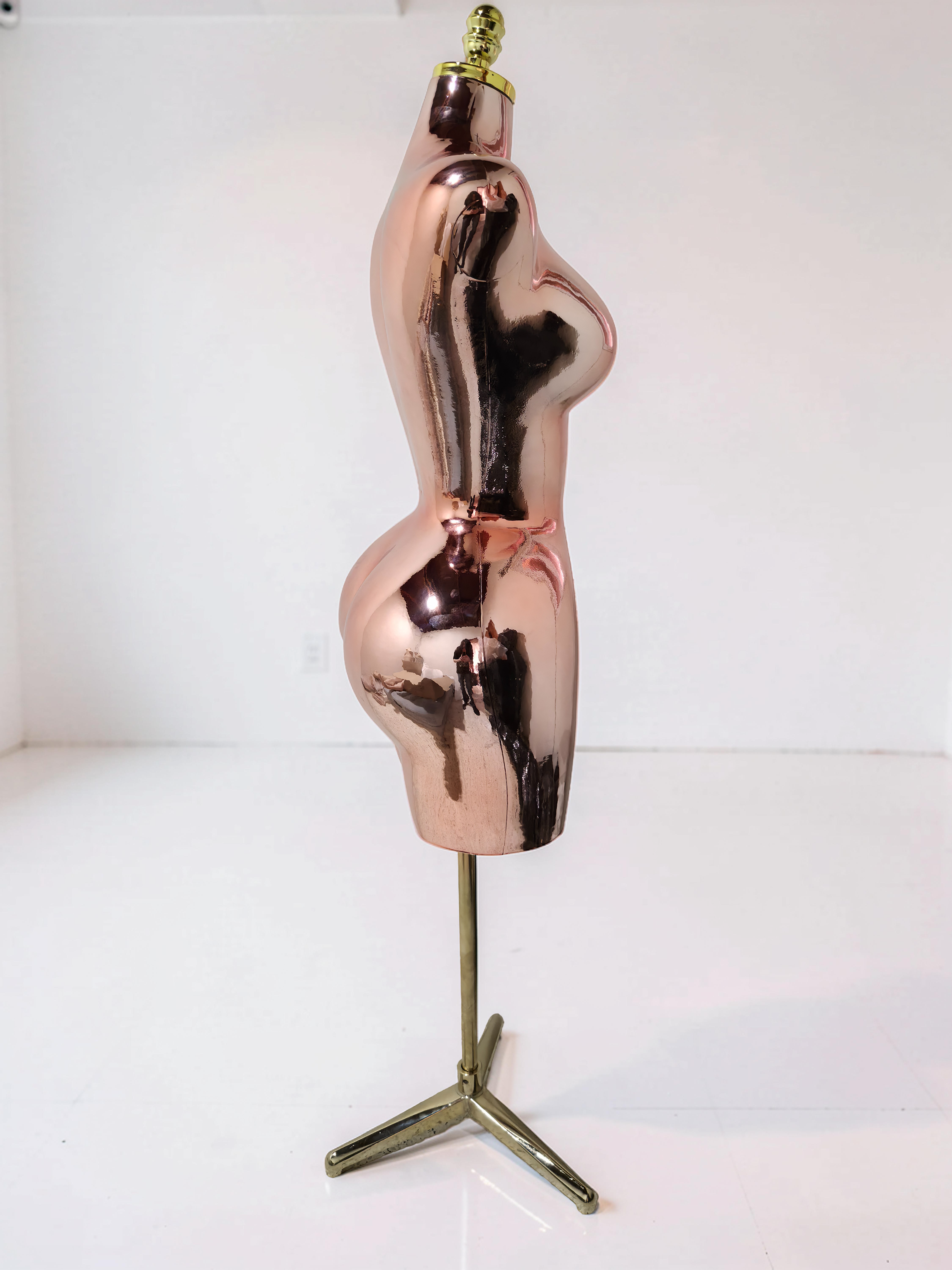 Maniquí de Drapeo Buchona Cromado Rosado en Fibra de Vidrio - Miniatura 4