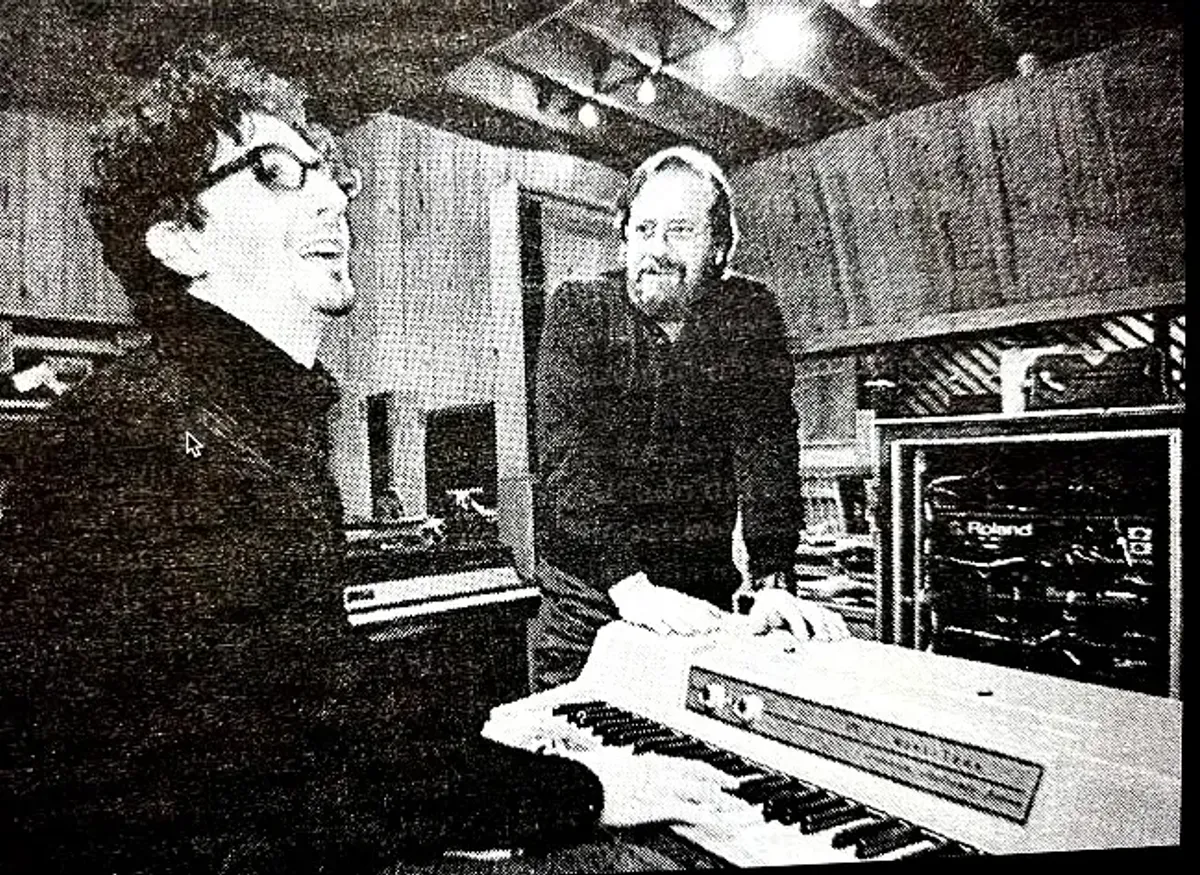 Fito Páez en el estudio junto a Phil Ramone durante las sesiones de Abre, circa 1998.