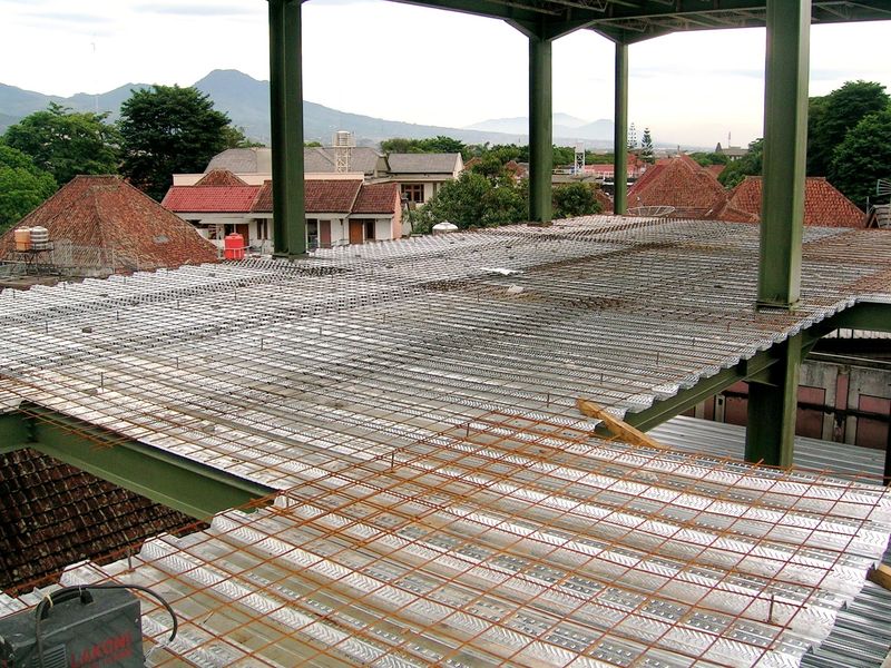 Gedung Kantor 3 Lantai - Aprilia - Gallery 1