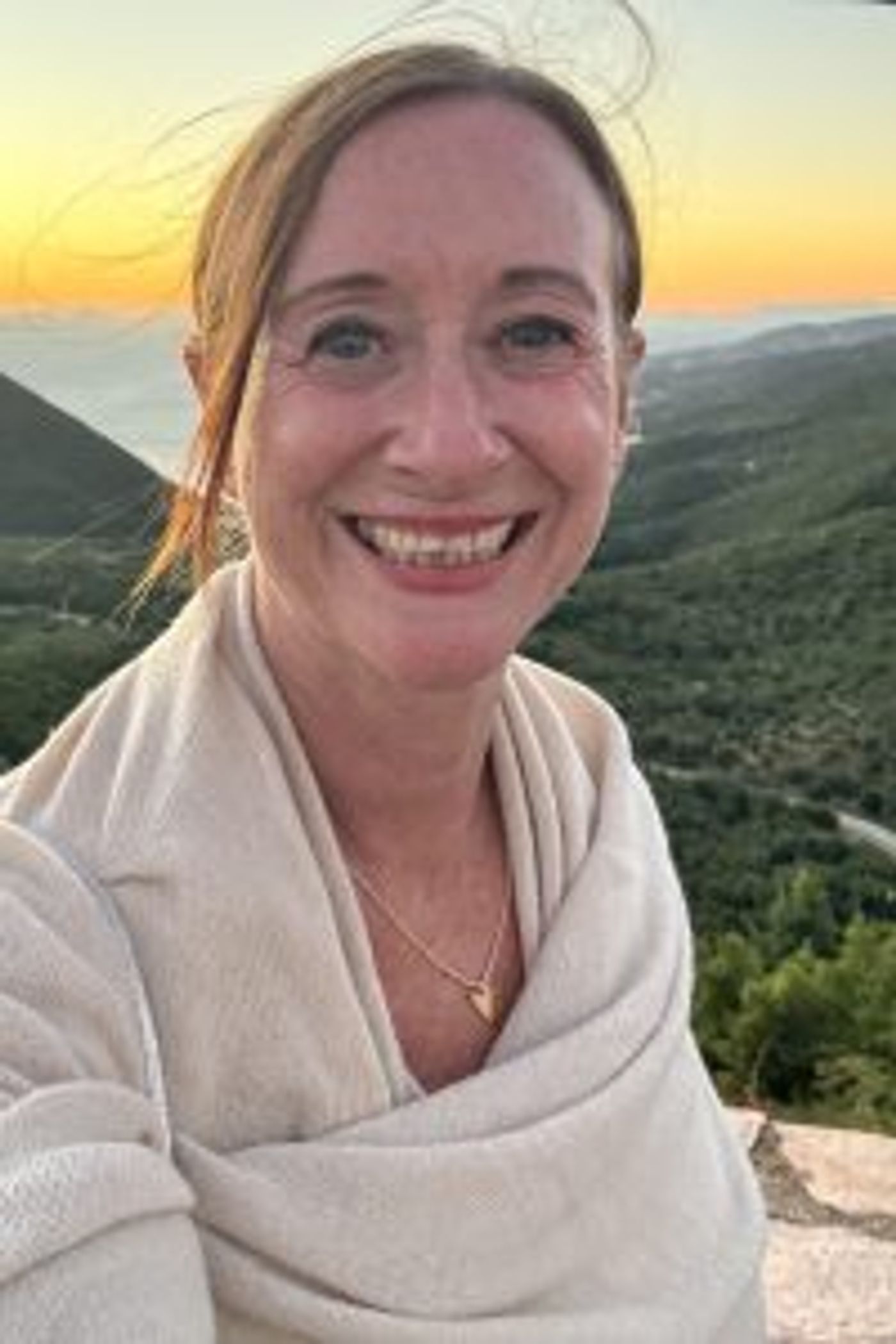 Portrait Alexandra Cordes-Guth mit Sonnenuntergang