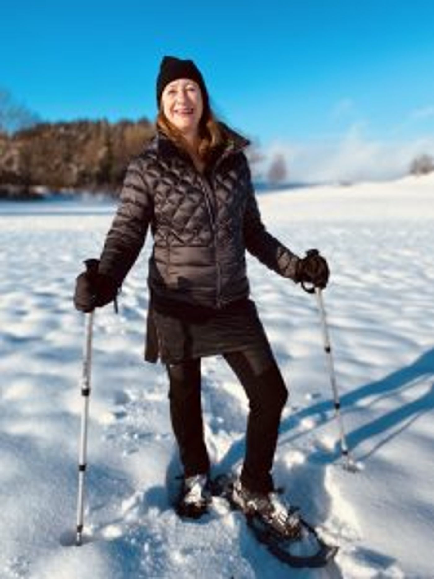 Frau beim Schneeschuhwandern