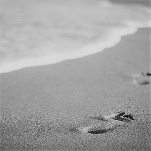 Spruen am Strand ls Sinnbild für einen Motivationsspruch