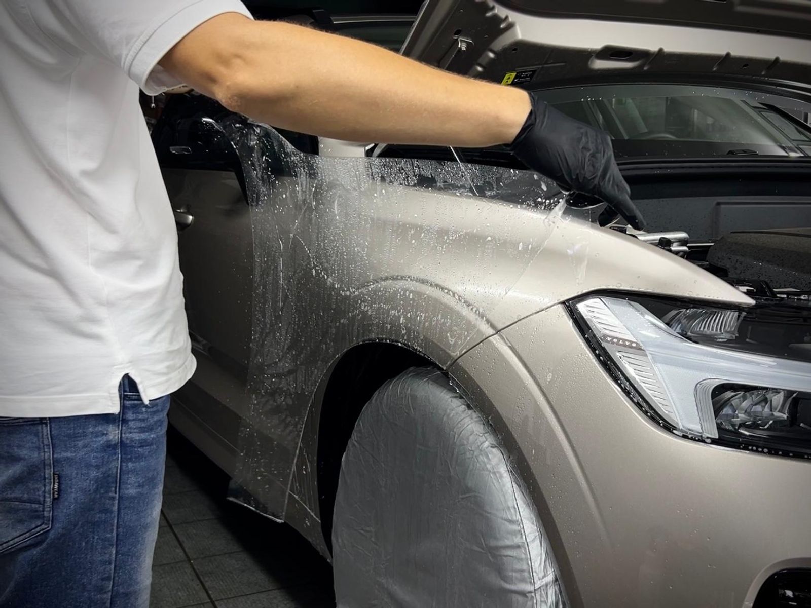 Detailing a zwykła myjnia – dlaczego to nie to samo?