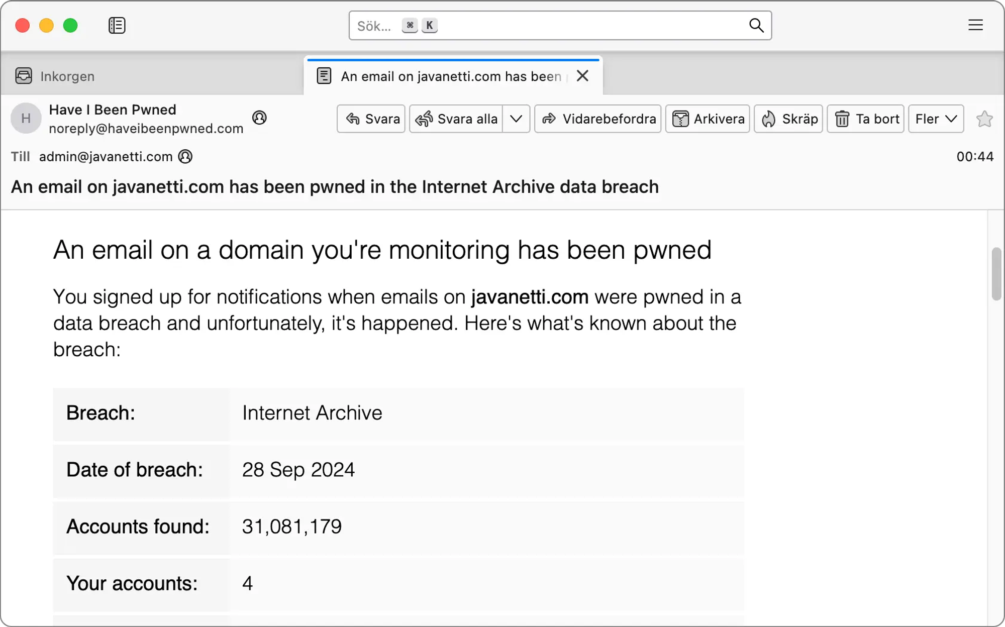Skärmavbild av e-postnotis i Thunderbird. Rubriken säger att en e-postadress på en bevakad domän figurerar i en ny lösenordsläcka.
