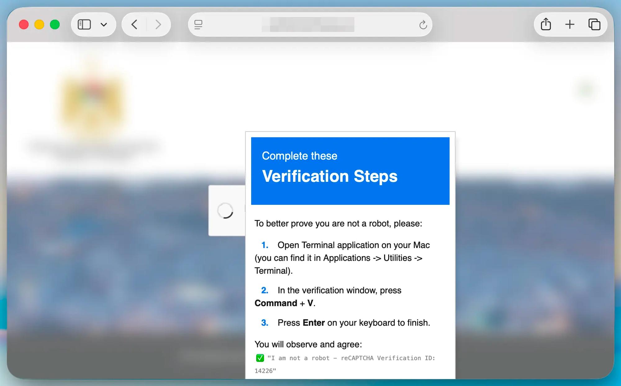 Skärmavbild av Safari i Mac OS 26 som visar en webbsida med uppmaningen ”slutför dessa verifieringssteg” (på engelska) följt av instruktioner om att öppna terminalen, klistra in text och trycka på enter-tangenten. 