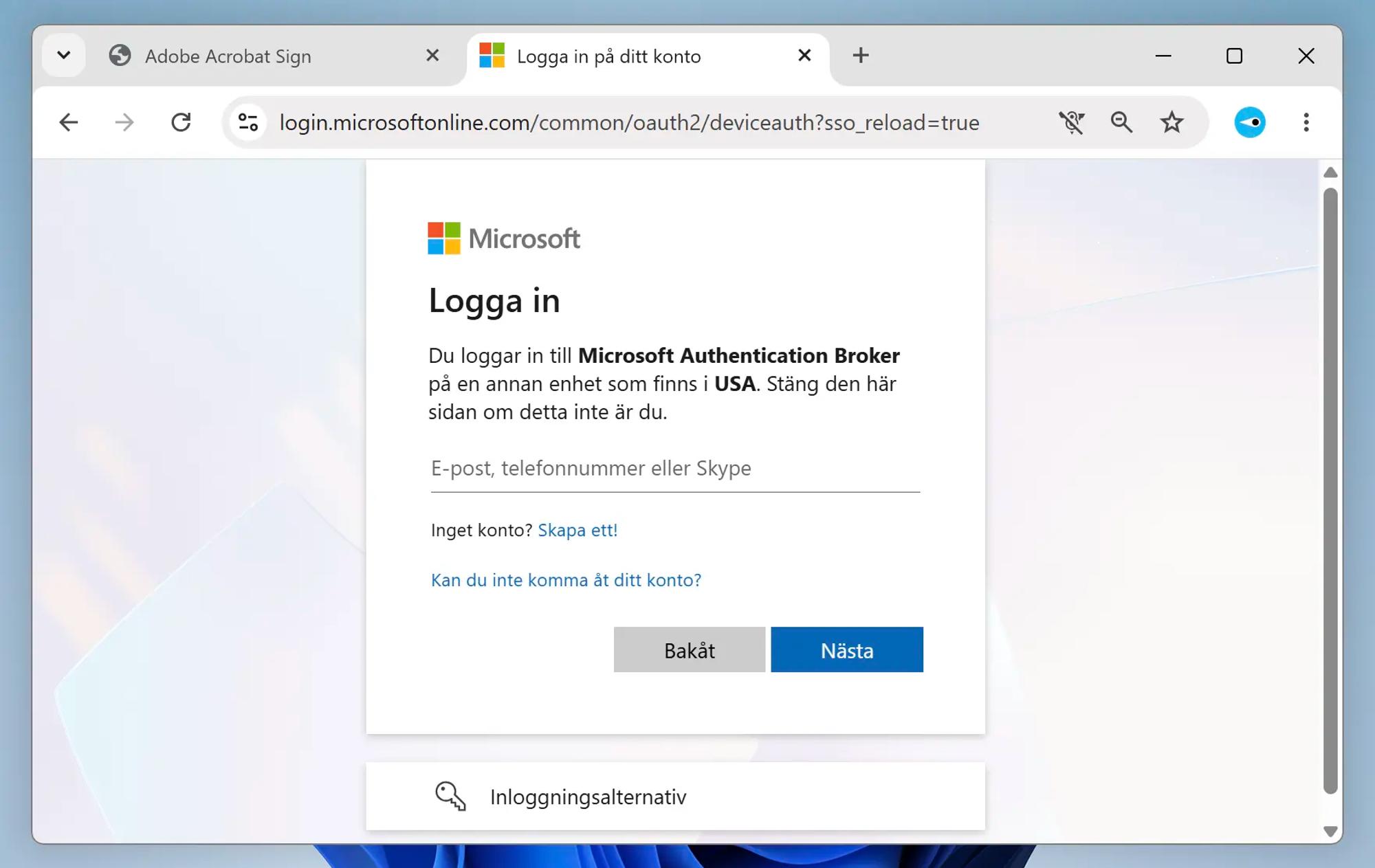 Skärmavbild av Microsofts riktiga inloggningssida på den riktiga domänen. Microsoft skriver ”du loggar in till Microsoft Authentication Broker på en annan enhet som finns i USA” och ”stäng den här sidan om detta inte är du”.