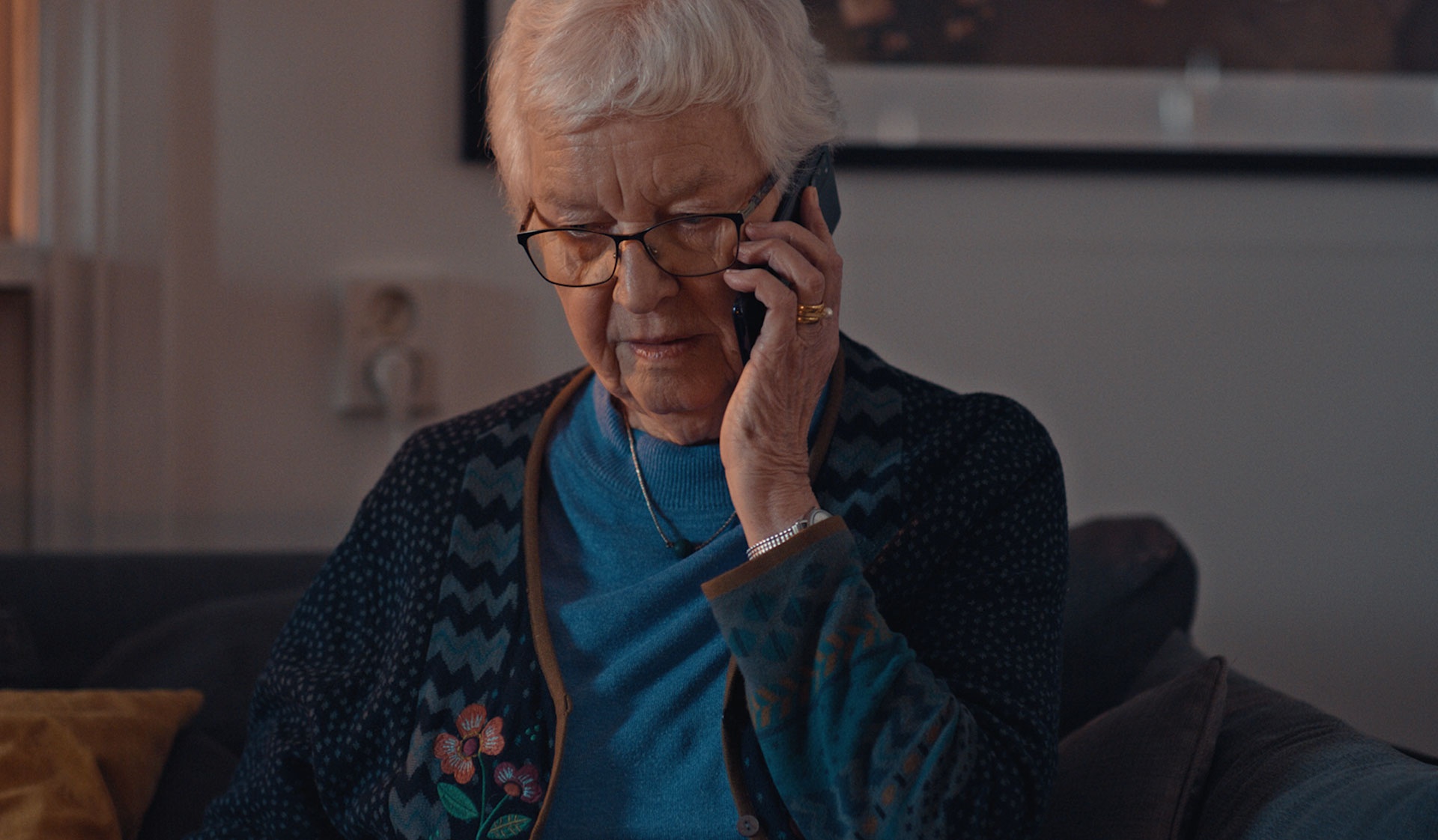 Telefonbedrägerier mot äldre är ett vanligt brott.