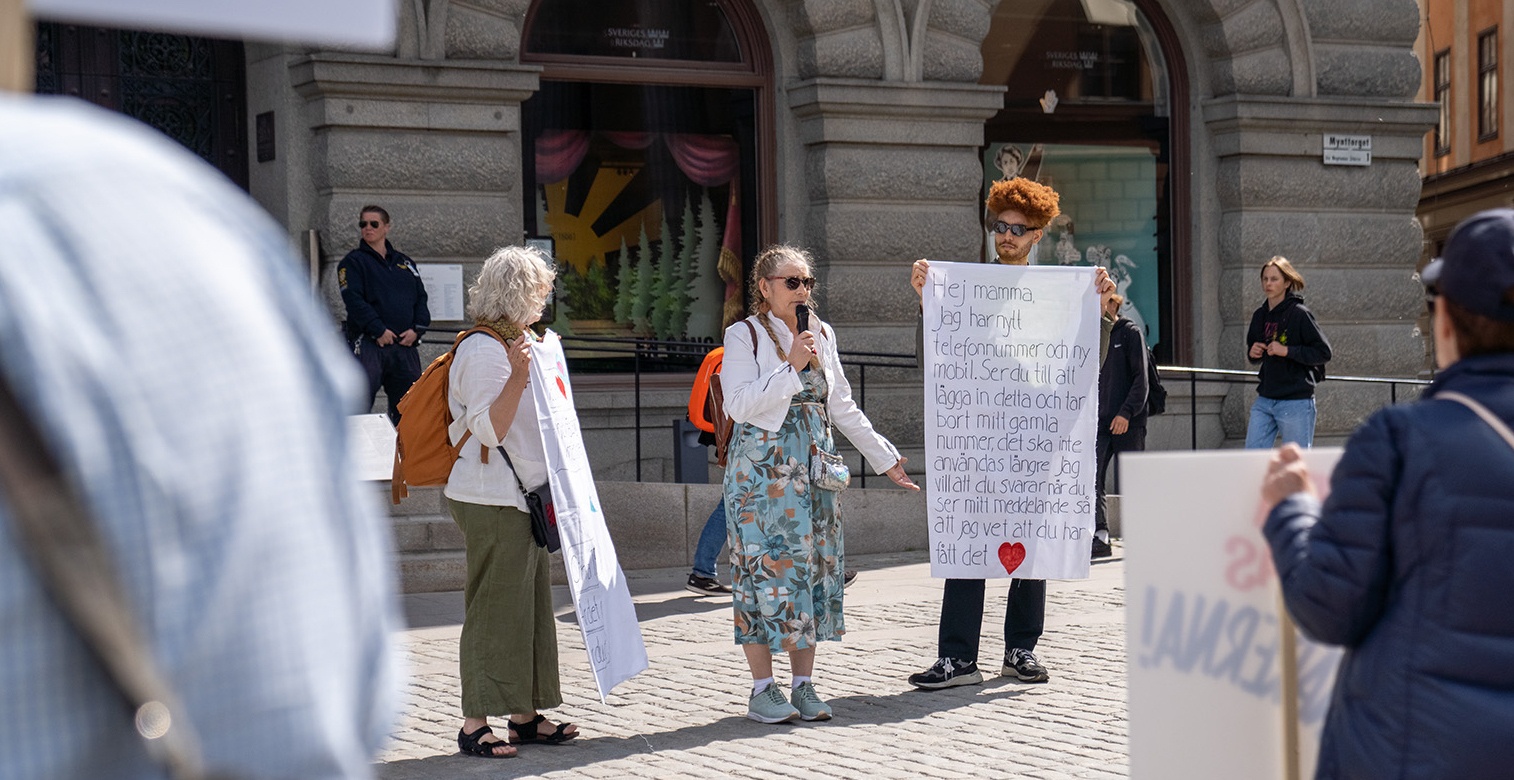 Åsa Ikekhua på demonstrationen vid Mynttorget den 25 maj 2023 i Stockholm.