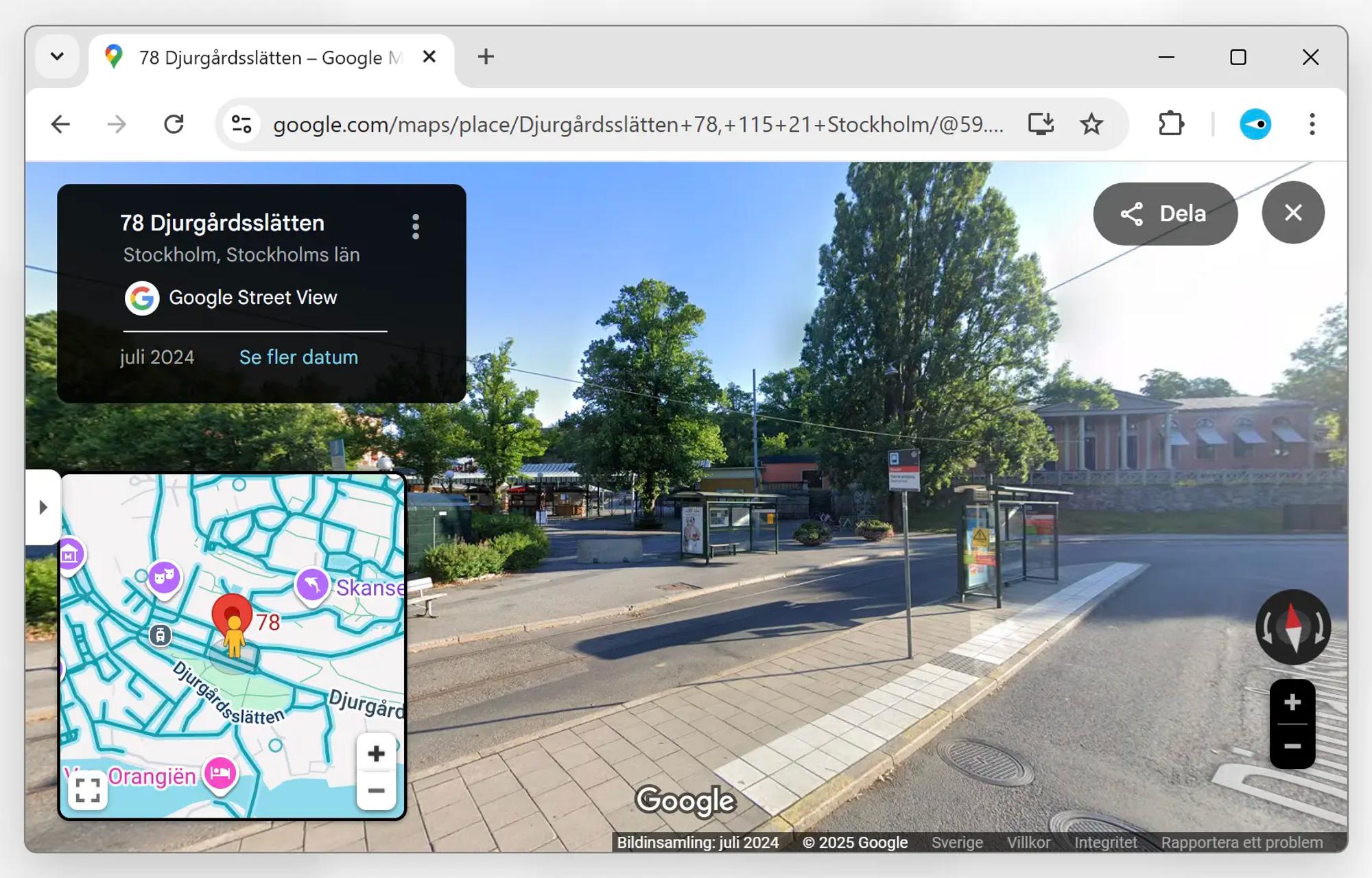 Skärmavbild av gatuvyläget på Google Maps som visar adressen Djurgårdsslätten 78 i Stockholm. Där ligger ingen hörnbutik. Adressen är en busshållplats. 