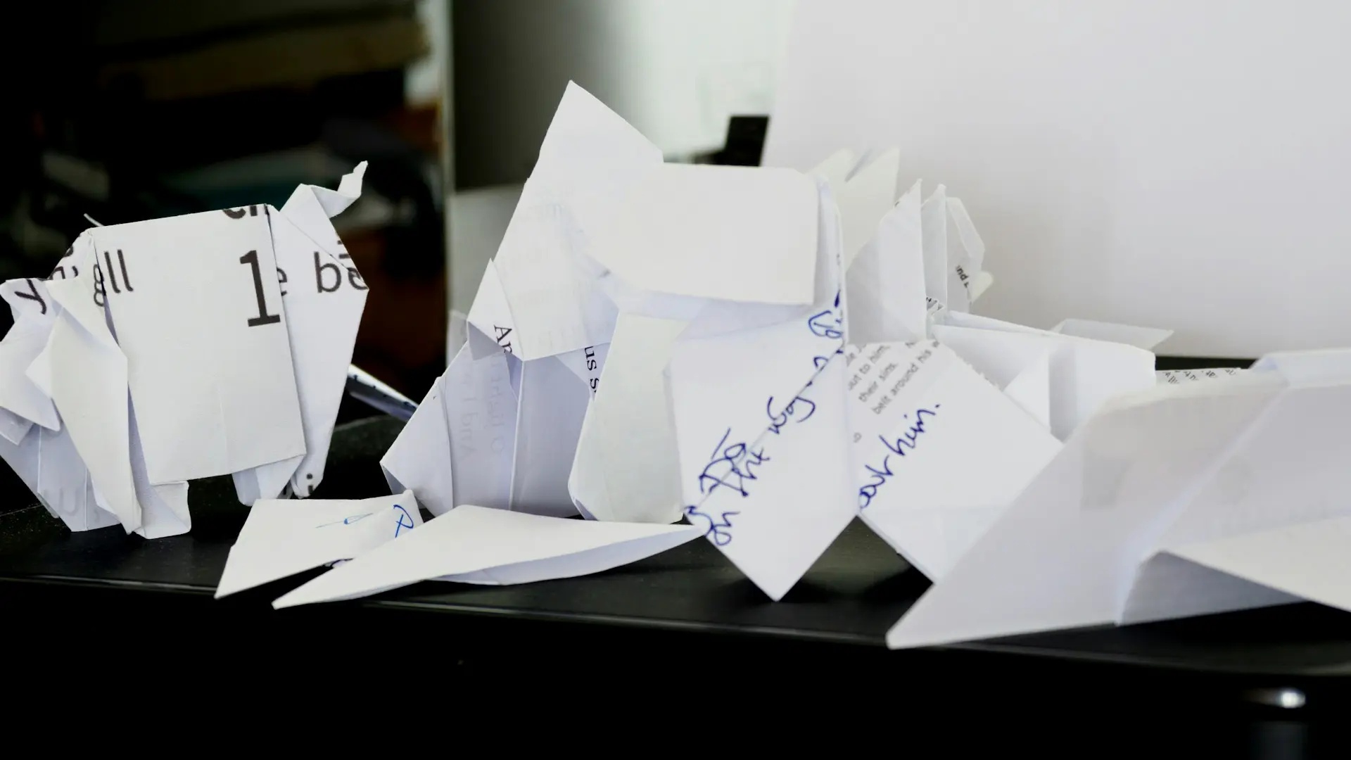 Pappersstrimlare som förstör dokument.