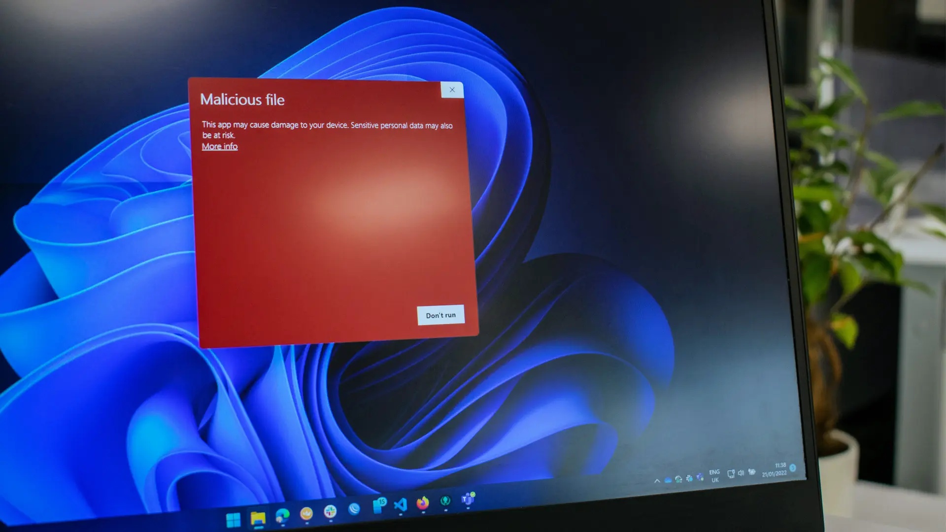 Windows-dator varnar för att en skadlig fil har upptäckts.