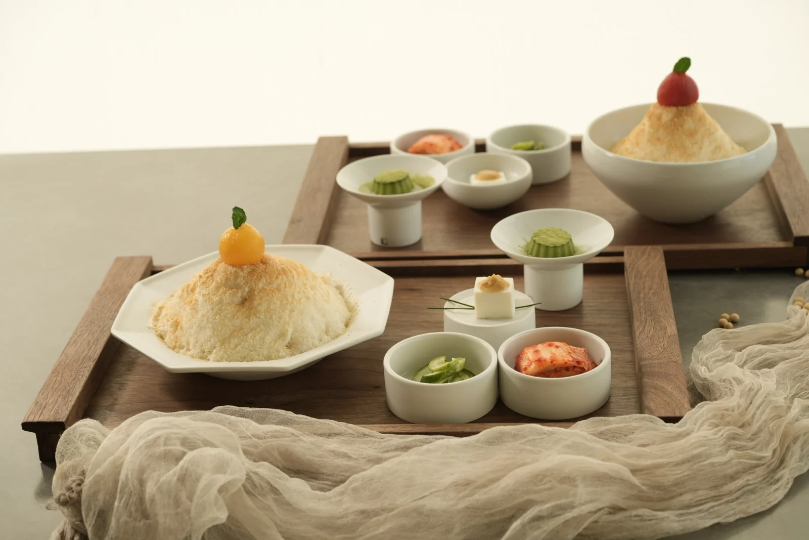 온유담 눈꽃콩국수, 눈처럼 곱게 간 콩물을 쌓아올린 그릇