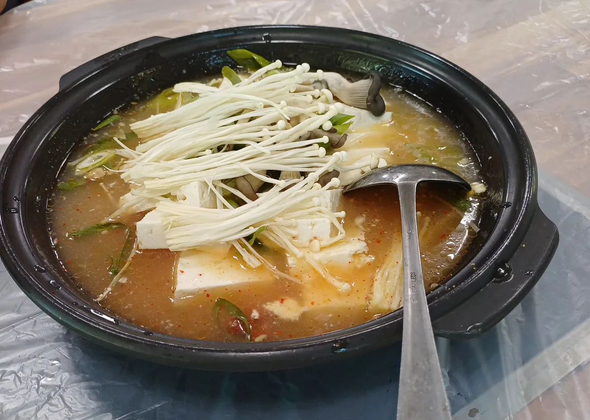 옥골막국수 두부전골, 표고버섯과 팽이버섯