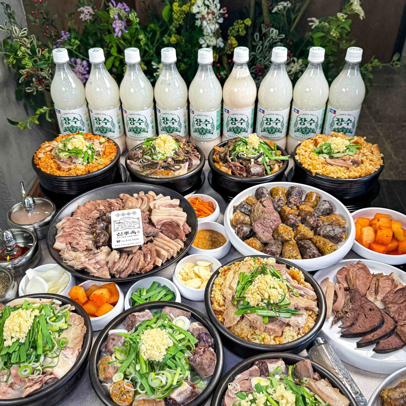 신주옥 오산점 순대국 상차림, 머릿고기 수육과 순대국 여러 그릇