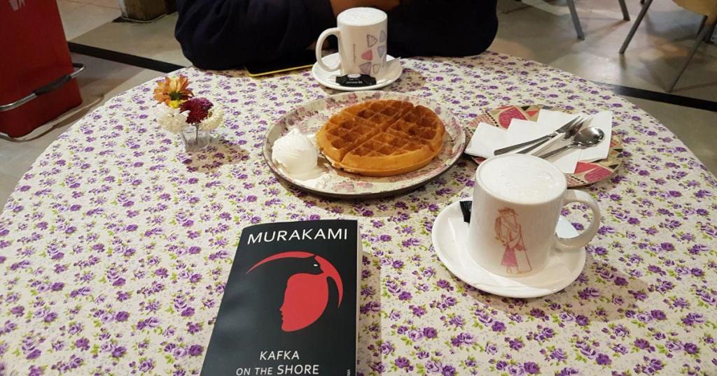 باید به تنهاییام بگریزم...