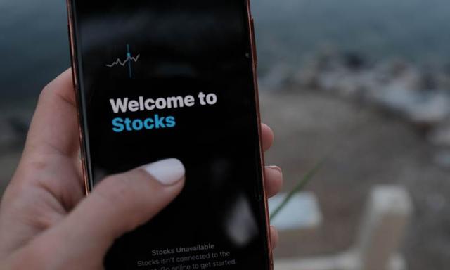 Mutual Funds vs. ETFs: Simple Guide to Diversifying Your Portfolio