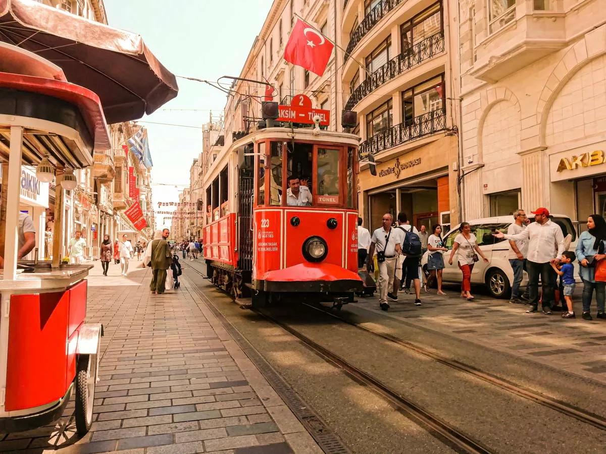 Tranvía Nostálgico de la Calle Istiklal, Estambul, Turquía
