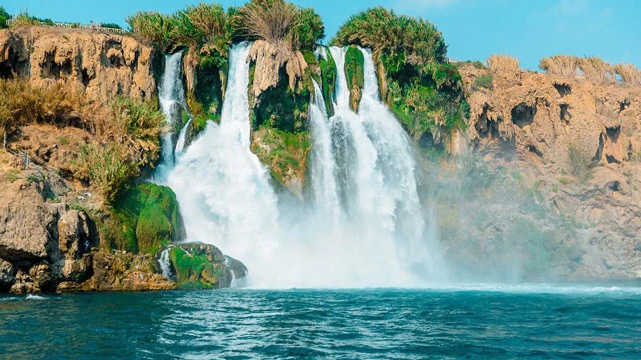 Acantilado de las Cascadas de Düden, Antalya, Turquía