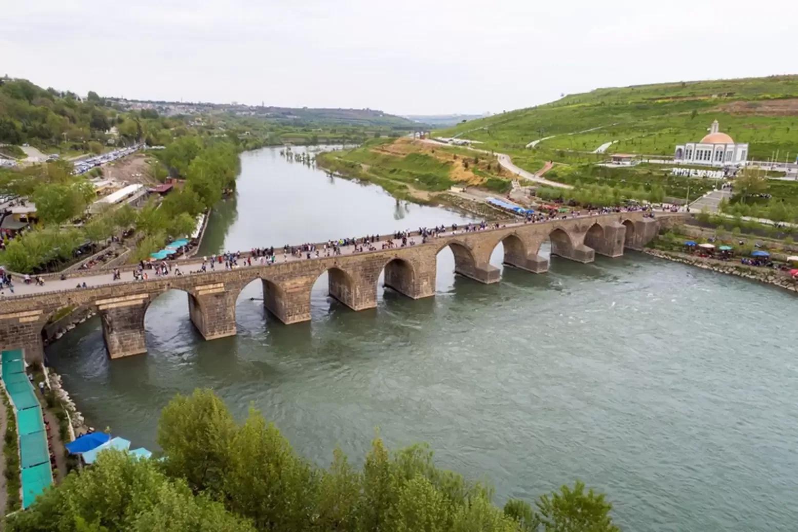Ten Eyed Bridge Tigris River, Diyarbakir, Turkey